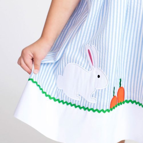 bunnycarrotblueseersuckerdress modeldetail mwn 1 4fa46d6c 11f2 4c81 ac80 559422a2fed0