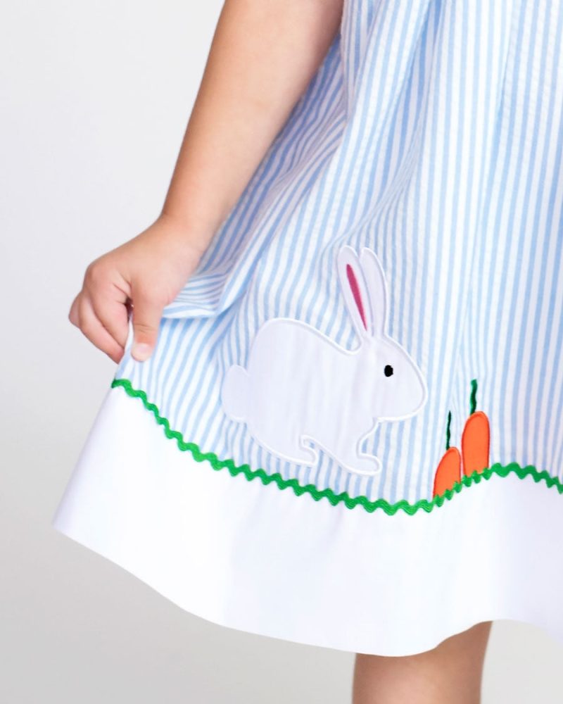 bunnycarrotblueseersuckerdress modeldetail mwn 1 4fa46d6c 11f2 4c81 ac80 559422a2fed0